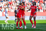 06.09.2026, München, Deutschland. Google Pixel Frauen-Bundesliga: FC Bayern München Frauen gegen SC Freiburg Frauen am FC Bayern Campus. Klara Bühl (FC Bayern Frauen), Lena Oberdorf (FC Bayern Frauen) und Edna Imade (FC Bayern Frauen) jubeln.