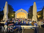 07.09.2026, Bad Wörishofen, In der Kurmuschel am Platz vor dem Kurhaus findet ein Freiluft-Konzert statt. Die regional bekannte Rockband Rock-Fun gibt ein Konzert. Viele Hundert Besucher und Musikfans lauschen den Musikern. Der Name ist Programm: Rock Fun nennt sich das Bandprojekt der musikalischen Urgesteine Klaus-Jürgen Herrmannsdörfer (Am Keyboard), Franz Blochum, Oliver Grimm und Andreas Henser.   