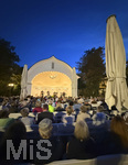 07.09.2026, Bad Wörishofen, In der Kurmuschel am Platz vor dem Kurhaus findet ein Freiluft-Konzert statt. Die regional bekannte Rockband Rock-Fun gibt ein Konzert. Viele Hundert Besucher und Musikfans lauschen den Musikern. Der Name ist Programm: Rock Fun nennt sich das Bandprojekt der musikalischen Urgesteine Klaus-Jürgen Herrmannsdörfer (Am Keyboard), Franz Blochum, Oliver Grimm und Andreas Henser.   