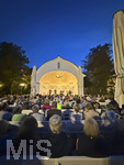07.09.2026, Bad Wörishofen, In der Kurmuschel am Platz vor dem Kurhaus findet ein Freiluft-Konzert statt. Die regional bekannte Rockband Rock-Fun gibt ein Konzert. Viele Hundert Besucher und Musikfans lauschen den Musikern. Der Name ist Programm: Rock Fun nennt sich das Bandprojekt der musikalischen Urgesteine Klaus-Jürgen Herrmannsdörfer (Am Keyboard), Franz Blochum, Oliver Grimm und Andreas Henser.   