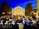 07.09.2026, Bad Wörishofen, In der Kurmuschel am Platz vor dem Kurhaus findet ein Freiluft-Konzert statt. Die regional bekannte Rockband Rock-Fun gibt ein Konzert. Viele Hundert Besucher und Musikfans lauschen den Musikern. Der Name ist Programm: Rock Fun nennt sich das Bandprojekt der musikalischen Urgesteine Klaus-Jürgen Herrmannsdörfer (Am Keyboard), Franz Blochum, Oliver Grimm und Andreas Henser.   