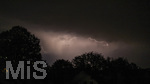 30.08.2026, Sommer-Gewitter, Hitze und hohe Temperaturen, danach kommen schwere Gewitter. Blitze Zucken in den hohen Gewitterwolken am Himmel über der Kurstadt Bad Wörishofen im Unterallgäu (Bayern). 