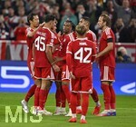 10.09.2026, Fussball UEFA Championsleague 2026/2027: 1.Spieltag,  FC Bayern München - FK Bodo/Glimt, in der Allianz-Arena München, Torjubel v.l. Hiroki Ito (FC Bayern München), Aleksandar Pavlovic (Bayern München) , Tom Bischof (Bayern München), Michael Olise (FC Bayern München), Ismael Saibari (FC Bayern München), Lennart Karl (FC Bayern München) und Harry Kane (FC Bayern München) 

