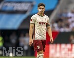 12.09.2026, Fussball Bundesliga 2026/2027, 3.Spieltag, FC Augsburg - Bayer Leverkusen, in der WWK-Arena Augsburg, Fabian Rieder (FC Augsburg) wurde an einer blutenden Gesichtswunde behandelt und hat ein großes Pflaster daran.


