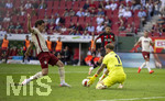 12.09.2026, Fussball Bundesliga 2026/2027, 3.Spieltag, FC Augsburg - Bayer Leverkusen, in der WWK-Arena Augsburg, Torschuss zum 1:1 von Michael Gregoritsch (FC Augsburg) gegen Torwart Mark Flekken (Leverkusen) der den Ball durchrutschen lässt.


