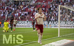 12.09.2026, Fussball Bundesliga 2026/2027, 3.Spieltag, FC Augsburg - Bayer Leverkusen, in der WWK-Arena Augsburg, Torschuss zum 1:1 von Michael Gregoritsch (FC Augsburg) gegen Torwart Mark Flekken (Leverkusen) der den Ball durchrutschen lässt.


