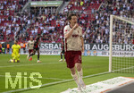 12.09.2026, Fussball Bundesliga 2026/2027, 3.Spieltag, FC Augsburg - Bayer Leverkusen, in der WWK-Arena Augsburg, Torschuss zum 1:1 von Michael Gregoritsch (FC Augsburg) gegen Torwart Mark Flekken (Leverkusen) der den Ball durchrutschen lässt.


