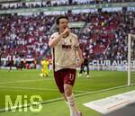 12.09.2026, Fussball Bundesliga 2026/2027, 3.Spieltag, FC Augsburg - Bayer Leverkusen, in der WWK-Arena Augsburg, Torschuss zum 1:1 von Michael Gregoritsch (FC Augsburg) gegen Torwart Mark Flekken (Leverkusen) der den Ball durchrutschen lässt.


