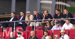 12.09.2026, Fussball Bundesliga 2026/2027, 3.Spieltag, FC Augsburg - Bayer Leverkusen, in der WWK-Arena Augsburg, Auf der Tribüne als Gast, 4.v.li. Sven Bender (DFB-Co-trainer Nationalmannschaft), dströll, DFB Präsident Bernd Neuendorf (Deutschland) 



