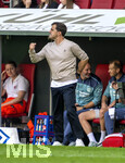 12.09.2026, Fussball Bundesliga 2026/2027, 3.Spieltag, FC Augsburg - Bayer Leverkusen, in der WWK-Arena Augsburg, Trainer Carles Martinez (Bayer Leverkusen) Torjubel 

