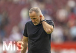 12.09.2026, Fussball Bundesliga 2026/2027, 3.Spieltag, FC Augsburg - Bayer Leverkusen, in der WWK-Arena Augsburg, Trainer Manuel Baum (FC Augsburg) nachdenklich 
