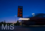 12.09.2026,  Bad Wörishofen in Bayern, Spritpreisanzeige an einer Freien V-Markt-Tankstelle in Bad Wörishofen (Unterallgäu), der Diesel kostet 2,27 Euro. Super-Benzin E10 2,12 Euro pro Liter. Super 2,18 EURO.     