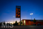 12.09.2026,  Bad Wörishofen in Bayern, Spritpreisanzeige an einer Freien V-Markt-Tankstelle in Bad Wörishofen (Unterallgäu), der Diesel kostet 2,27 Euro. Super-Benzin E10 2,12 Euro pro Liter. Super 2,18 EURO.     