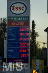 12.09.2026,  Bad Wörishofen in Bayern, Spritpreisanzeige an einer Esso-Tankstelle in Bad Wörishofen (Unterallgäu), der Diesel kostet 2,29 Euro. Super-Benzin E10 2,14 Euro pro Liter. Super 2,20 EURO.      