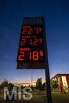 12.09.2026,  Bad Wörishofen in Bayern, Spritpreisanzeige an einer Freien V-Markt-Tankstelle in Bad Wörishofen (Unterallgäu), der Diesel kostet 2,27 Euro. Super-Benzin E10 2,12 Euro pro Liter. Super 2,18 EURO.     