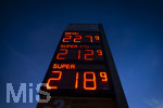 12.09.2026,  Bad Wörishofen in Bayern, Spritpreisanzeige an einer Freien V-Markt-Tankstelle in Bad Wörishofen (Unterallgäu), der Diesel kostet 2,27 Euro. Super-Benzin E10 2,12 Euro pro Liter. Super 2,18 EURO.      