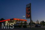 12.09.2026,  Bad Wörishofen in Bayern, Spritpreisanzeige an einer Freien V-Markt-Tankstelle in Bad Wörishofen (Unterallgäu), der Diesel kostet 2,27 Euro. Super-Benzin E10 2,12 Euro pro Liter. Super 2,18 EURO.     
