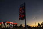 12.09.2026,  Bad Wörishofen in Bayern, Spritpreisanzeige an einer Freien V-Markt-Tankstelle in Bad Wörishofen (Unterallgäu), der Diesel kostet 2,27 Euro. Super-Benzin E10 2,12 Euro pro Liter. Super 2,18 EURO.     