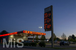 12.09.2026,  Bad Wörishofen in Bayern, Spritpreisanzeige an einer Freien V-Markt-Tankstelle in Bad Wörishofen (Unterallgäu), der Diesel kostet 2,27 Euro. Super-Benzin E10 2,12 Euro pro Liter. Super 2,18 EURO.     