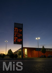 12.09.2026,  Bad Wörishofen in Bayern, Spritpreisanzeige an einer Freien V-Markt-Tankstelle in Bad Wörishofen (Unterallgäu), der Diesel kostet 2,27 Euro. Super-Benzin E10 2,12 Euro pro Liter. Super 2,18 EURO.     