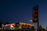12.09.2026,  Bad Wörishofen in Bayern, Spritpreisanzeige an einer Freien V-Markt-Tankstelle in Bad Wörishofen (Unterallgäu), der Diesel kostet 2,27 Euro. Super-Benzin E10 2,12 Euro pro Liter. Super 2,18 EURO.     