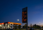 12.09.2026,  Bad Wörishofen in Bayern, Spritpreisanzeige an einer Freien V-Markt-Tankstelle in Bad Wörishofen (Unterallgäu), der Diesel kostet 2,27 Euro. Super-Benzin E10 2,12 Euro pro Liter. Super 2,18 EURO.     