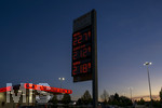 12.09.2026,  Bad Wörishofen in Bayern, Spritpreisanzeige an einer Freien V-Markt-Tankstelle in Bad Wörishofen (Unterallgäu), der Diesel kostet 2,27 Euro. Super-Benzin E10 2,12 Euro pro Liter. Super 2,18 EURO.     