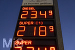 14.09.2026,  Bad Wörishofen in Bayern, Spritpreisanzeige an einer Freien V-Markt-Tankstelle in Bad Wörishofen (Unterallgäu), der Diesel kostet 2,34 Euro. Super-Benzin E10 2,18 Euro pro Liter. Super 2,24 EURO.       