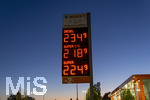 14.09.2026,  Bad Wörishofen in Bayern, Spritpreisanzeige an einer Freien V-Markt-Tankstelle in Bad Wörishofen (Unterallgäu), der Diesel kostet 2,34 Euro. Super-Benzin E10 2,18 Euro pro Liter. Super 2,24 EURO.       