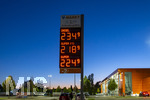 14.09.2026,  Bad Wörishofen in Bayern, Spritpreisanzeige an einer Freien V-Markt-Tankstelle in Bad Wörishofen (Unterallgäu), der Diesel kostet 2,34 Euro. Super-Benzin E10 2,18 Euro pro Liter. Super 2,24 EURO.       