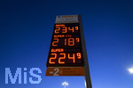 14.09.2026,  Bad Wörishofen in Bayern, Spritpreisanzeige an einer Freien V-Markt-Tankstelle in Bad Wörishofen (Unterallgäu), der Diesel kostet 2,34 Euro. Super-Benzin E10 2,18 Euro pro Liter. Super 2,24 EURO.        