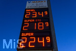 14.09.2026,  Bad Wörishofen in Bayern, Spritpreisanzeige an einer Freien V-Markt-Tankstelle in Bad Wörishofen (Unterallgäu), der Diesel kostet 2,34 Euro. Super-Benzin E10 2,18 Euro pro Liter. Super 2,24 EURO.        