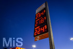 14.09.2026,  Bad Wörishofen in Bayern, Spritpreisanzeige an einer Freien V-Markt-Tankstelle in Bad Wörishofen (Unterallgäu), der Diesel kostet 2,34 Euro. Super-Benzin E10 2,18 Euro pro Liter. Super 2,24 EURO.        