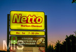 14.09.2026,  Bad Wörishofen in Bayern, Firmenschild weist auf einen Netto-Supermarkt hin. Mit Bäckerei. 