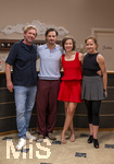 16.09.2026,  ARD-Telenovela STURM DER LIEBE, Fototermin zur 23.Staffel am Film-Set in München, bei Bavaria-Film in Geiselgasteig, in der Studio-Kulisse des fiktiven Hotels Fürstenhof. v.li: Produzent Peter Proske-Clayton, Schauspieler Jaime Ferkic (Rolle Massimo Foghetti) und Schauspielerin Pippa Fee Rupperti (Rolle Emilia Jakobi), Redakteurin Lara Okamoto. Die neue Staffel startet am 4.11.2026.