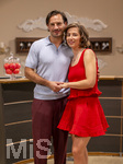 16.09.2026,  ARD-Telenovela STURM DER LIEBE, Fototermin zur 23.Staffel am Film-Set in München, bei Bavaria-Film in Geiselgasteig, in der Studio-Kulisse des fiktiven Hotels Fürstenhof. Die neue Staffel startet am 4.11.2026. v.re. Schauspielerin Pippa Fee Rupperti (Rolle Emilia Jakobi) und Schauspieler Jaime Ferkic (Rolle Massimo Foghetti) an der Rezeption in den Kulissen der Serie. 
