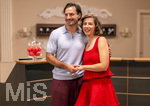 16.09.2026,  ARD-Telenovela STURM DER LIEBE, Fototermin zur 23.Staffel am Film-Set in München, bei Bavaria-Film in Geiselgasteig, in der Studio-Kulisse des fiktiven Hotels Fürstenhof. Die neue Staffel startet am 4.11.2026. v.re. Schauspielerin Pippa Fee Rupperti (Rolle Emilia Jakobi) und Schauspieler Jaime Ferkic (Rolle Massimo Foghetti) an der Rezeption in den Kulissen der Serie. 