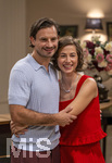 16.09.2026,  ARD-Telenovela STURM DER LIEBE, Fototermin zur 23.Staffel am Film-Set in München, bei Bavaria-Film in Geiselgasteig, in der Studio-Kulisse des fiktiven Hotels Fürstenhof. Die neue Staffel startet am 4.11.2026. v.re. Schauspielerin Pippa Fee Rupperti (Rolle Emilia Jakobi) und Schauspieler Jaime Ferkic (Rolle Massimo Foghetti) an der Rezeption in den Kulissen der Serie. 