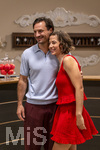 16.09.2026,  ARD-Telenovela STURM DER LIEBE, Fototermin zur 23.Staffel am Film-Set in München, bei Bavaria-Film in Geiselgasteig, in der Studio-Kulisse des fiktiven Hotels Fürstenhof. Die neue Staffel startet am 4.11.2026. v.re. Schauspielerin Pippa Fee Rupperti (Rolle Emilia Jakobi) und Schauspieler Jaime Ferkic (Rolle Massimo Foghetti) an der Rezeption in den Kulissen der Serie. 