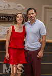 16.09.2026,  ARD-Telenovela STURM DER LIEBE, Fototermin zur 23.Staffel am Film-Set in München, bei Bavaria-Film in Geiselgasteig, in der Studio-Kulisse des fiktiven Hotels Fürstenhof. Die neue Staffel startet am 4.11.2026. v.li. Schauspielerin Pippa Fee Rupperti (Rolle Emilia Jakobi) und Schauspieler Jaime Ferkic (Rolle Massimo Foghetti) an der Rezeption in den Kulissen der Serie.  