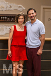 16.09.2026,  ARD-Telenovela STURM DER LIEBE, Fototermin zur 23.Staffel am Film-Set in München, bei Bavaria-Film in Geiselgasteig, in der Studio-Kulisse des fiktiven Hotels Fürstenhof. Die neue Staffel startet am 4.11.2026. v.li. Schauspielerin Pippa Fee Rupperti (Rolle Emilia Jakobi) und Schauspieler Jaime Ferkic (Rolle Massimo Foghetti) an der Rezeption in den Kulissen der Serie.  