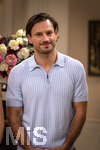 16.09.2026,  ARD-Telenovela STURM DER LIEBE, Fototermin zur 23.Staffel am Film-Set in München, bei Bavaria-Film in Geiselgasteig, in der Studio-Kulisse des fiktiven Hotels Fürstenhof. Die neue Staffel startet am 4.11.2026. Schauspieler Jaime Ferkic (Rolle Massimo Foghetti) in den Kulissen der Serie. 