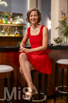 16.09.2026,  ARD-Telenovela STURM DER LIEBE, Fototermin zur 23.Staffel am Film-Set in München, bei Bavaria-Film in Geiselgasteig, in der Studio-Kulisse des fiktiven Hotels Fürstenhof. Die neue Staffel startet am 4.11.2026. Schauspielerin Pippa Fee Rupperti (Rolle Emilia Jakobi) an der Rezeption in den Kulissen der Serie.  