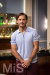16.09.2026,  ARD-Telenovela STURM DER LIEBE, Fototermin zur 23.Staffel am Film-Set in München, bei Bavaria-Film in Geiselgasteig, in der Studio-Kulisse des fiktiven Hotels Fürstenhof. Die neue Staffel startet am 4.11.2026. Schauspieler Jaime Ferkic (Rolle Massimo Foghetti) in den Kulissen der Serie.  