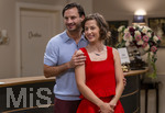16.09.2026,  ARD-Telenovela STURM DER LIEBE, Fototermin zur 23.Staffel am Film-Set in München, bei Bavaria-Film in Geiselgasteig, in der Studio-Kulisse des fiktiven Hotels Fürstenhof. Die neue Staffel startet am 4.11.2026. v.re. Schauspielerin Pippa Fee Rupperti (Rolle Emilia Jakobi) und Schauspieler Jaime Ferkic (Rolle Massimo Foghetti) an der Rezeption in den Kulissen der Serie.  