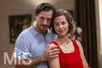 16.09.2026,  ARD-Telenovela STURM DER LIEBE, Fototermin zur 23.Staffel am Film-Set in München, bei Bavaria-Film in Geiselgasteig, in der Studio-Kulisse des fiktiven Hotels Fürstenhof. Die neue Staffel startet am 4.11.2026. v.re. Schauspielerin Pippa Fee Rupperti (Rolle Emilia Jakobi) und Schauspieler Jaime Ferkic (Rolle Massimo Foghetti) an der Rezeption in den Kulissen der Serie.  