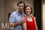 16.09.2026,  ARD-Telenovela STURM DER LIEBE, Fototermin zur 23.Staffel am Film-Set in München, bei Bavaria-Film in Geiselgasteig, in der Studio-Kulisse des fiktiven Hotels Fürstenhof. Die neue Staffel startet am 4.11.2026. v.re. Schauspielerin Pippa Fee Rupperti (Rolle Emilia Jakobi) und Schauspieler Jaime Ferkic (Rolle Massimo Foghetti) an der Rezeption in den Kulissen der Serie.  