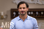 16.09.2026,  ARD-Telenovela STURM DER LIEBE, Fototermin zur 23.Staffel am Film-Set in München, bei Bavaria-Film in Geiselgasteig, in der Studio-Kulisse des fiktiven Hotels Fürstenhof. Die neue Staffel startet am 4.11.2026. Schauspieler Jaime Ferkic (Rolle Massimo Foghetti) in den Kulissen der Serie.   