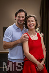 16.09.2026,  ARD-Telenovela STURM DER LIEBE, Fototermin zur 23.Staffel am Film-Set in München, bei Bavaria-Film in Geiselgasteig, in der Studio-Kulisse des fiktiven Hotels Fürstenhof. Die neue Staffel startet am 4.11.2026. v.re. Schauspielerin Pippa Fee Rupperti (Rolle Emilia Jakobi) und Schauspieler Jaime Ferkic (Rolle Massimo Foghetti) an der Rezeption in den Kulissen der Serie.  