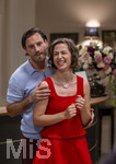 16.09.2026,  ARD-Telenovela STURM DER LIEBE, Fototermin zur 23.Staffel am Film-Set in München, bei Bavaria-Film in Geiselgasteig, in der Studio-Kulisse des fiktiven Hotels Fürstenhof. Die neue Staffel startet am 4.11.2026. v.re. Schauspielerin Pippa Fee Rupperti (Rolle Emilia Jakobi) und Schauspieler Jaime Ferkic (Rolle Massimo Foghetti) an der Rezeption in den Kulissen der Serie.  